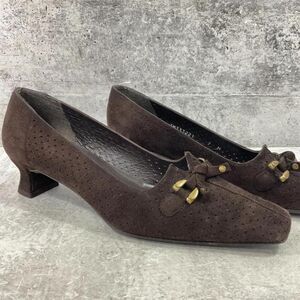Vintage Stuart Weitzman brown suede gold tone hardware heel pumps shoes size 8